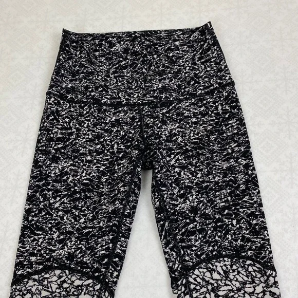 Lululemon‎ Wunder Under Hi-Rise Statement Leggings Black White Abstract Size 8 - Picture 4 of 9